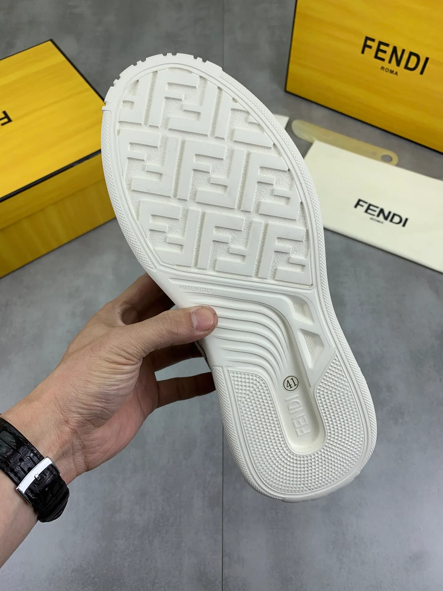 Men's Men's Shoes 💰P800 New Style 💰💎💎💎Summer Hot Style [FENDI Fendi] Top Version 🆕New slip-on sneakers, wavy soles engraved with original words. Embossed Fendi Flow lettering on the heel. The upper is made of high-end calfskin and breathable materials. Original lining with tone-on-tone details decorated with innovative handcrafting techniques. Ultra-light and wear-resistant TPU and IP foam soles, overall lightweight and comfortable. Size:39-44 (38 45 can be customized)